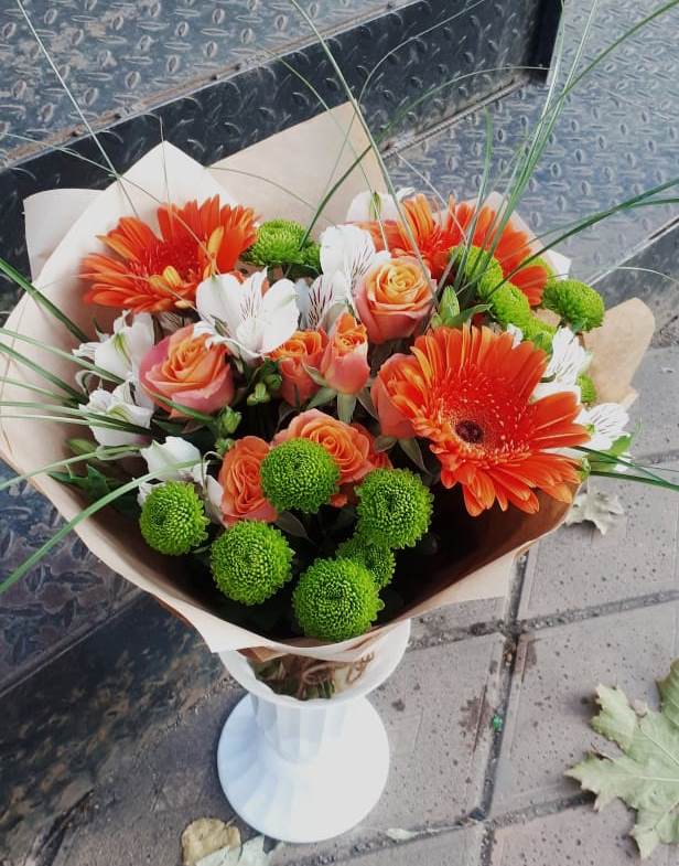 Букет цветов из: Герберы, Хризантемы, Альстромерии и Розы в Тайшете