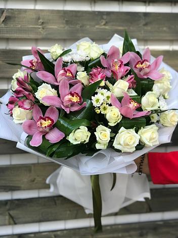Букет цветов из: Розы и Хризантемы в Тайшете