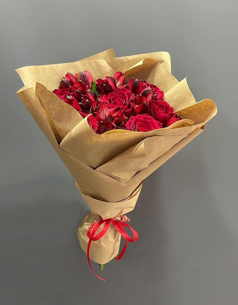 Букет цветов из: Альстромерии и Розы в Тайшете