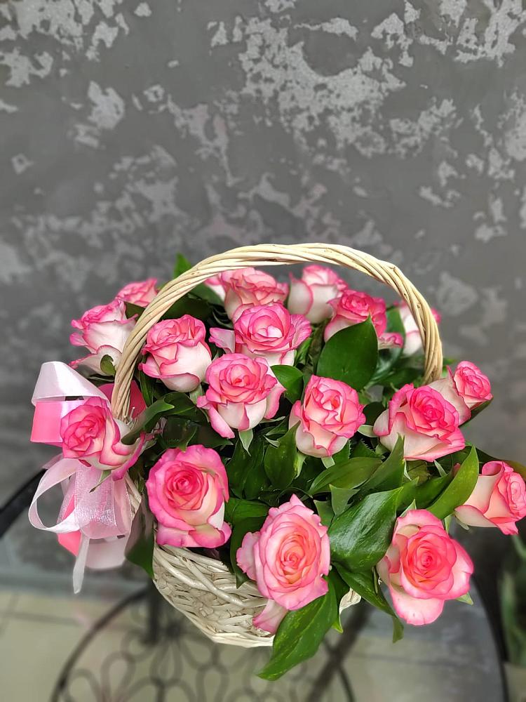 Цветочная композиция из Розы в корзине в Тайшете