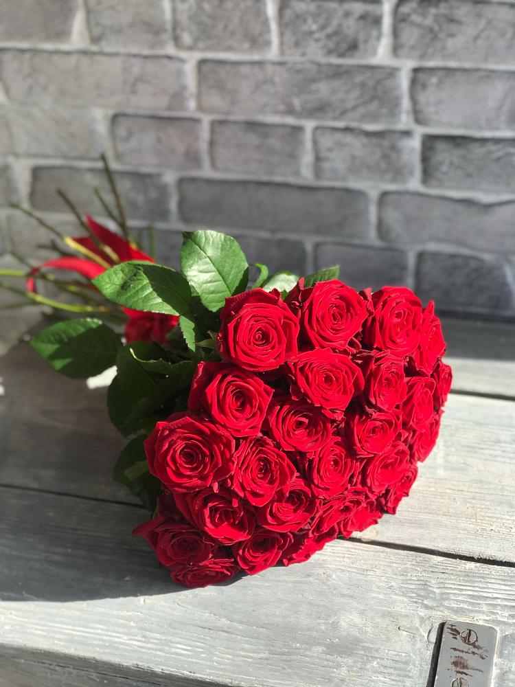 Букет Красные розы Фридом в Тайшете