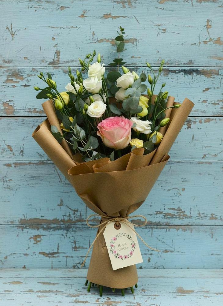 Букет цветов из: Розы и Лизиантусы в Тайшете