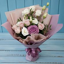 Букет цветов из:  Розы и Лизиантусы в Тайшете
