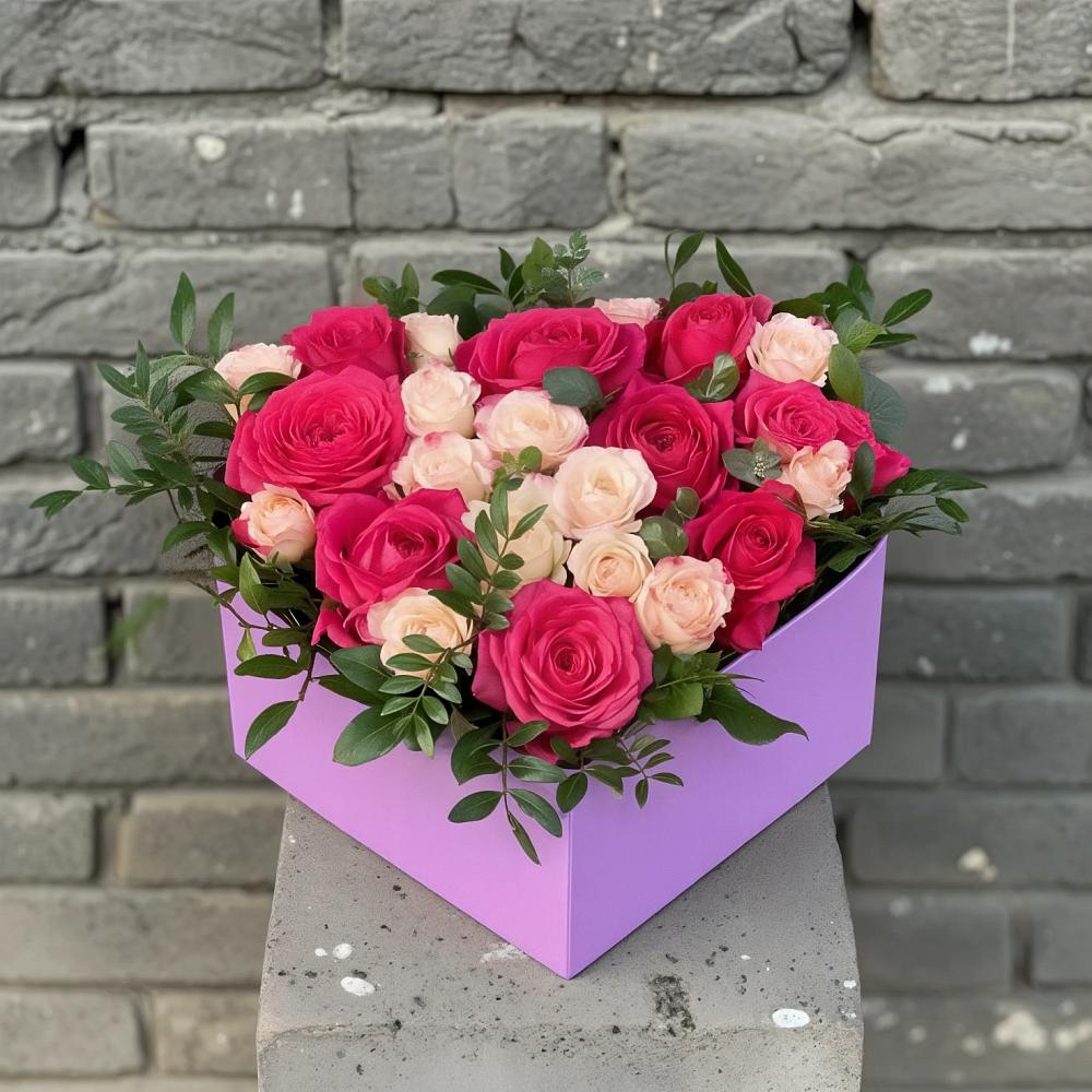 Цветочная композиция из Розы в коробке в Тайшете