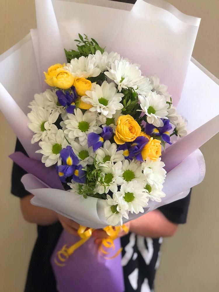 Букет цветов из: Ирисы, Хризантемы и Розы в Тайшете