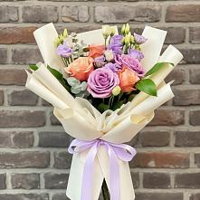 Букет цветов из:  Лизиантусы и Розы в Тайшете