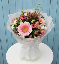 Букет цветов из:  Герберы, Альстромерии и Лизиантусы в Тайшете