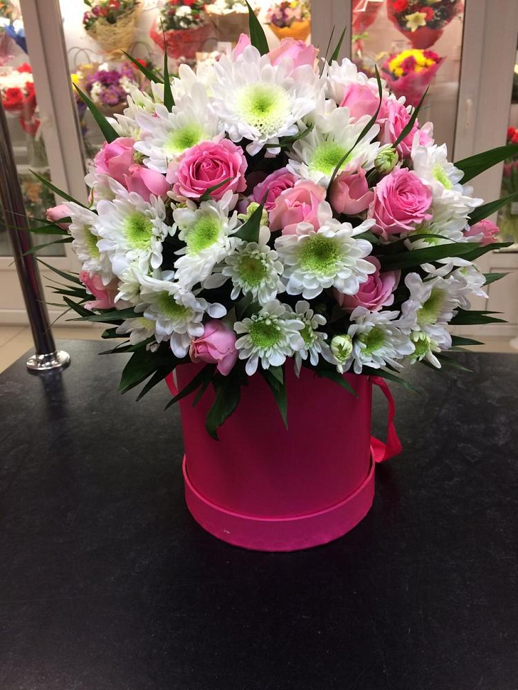 Цветочная композиция из Розы и Хризантемы в шляпной коробке в Тайшете