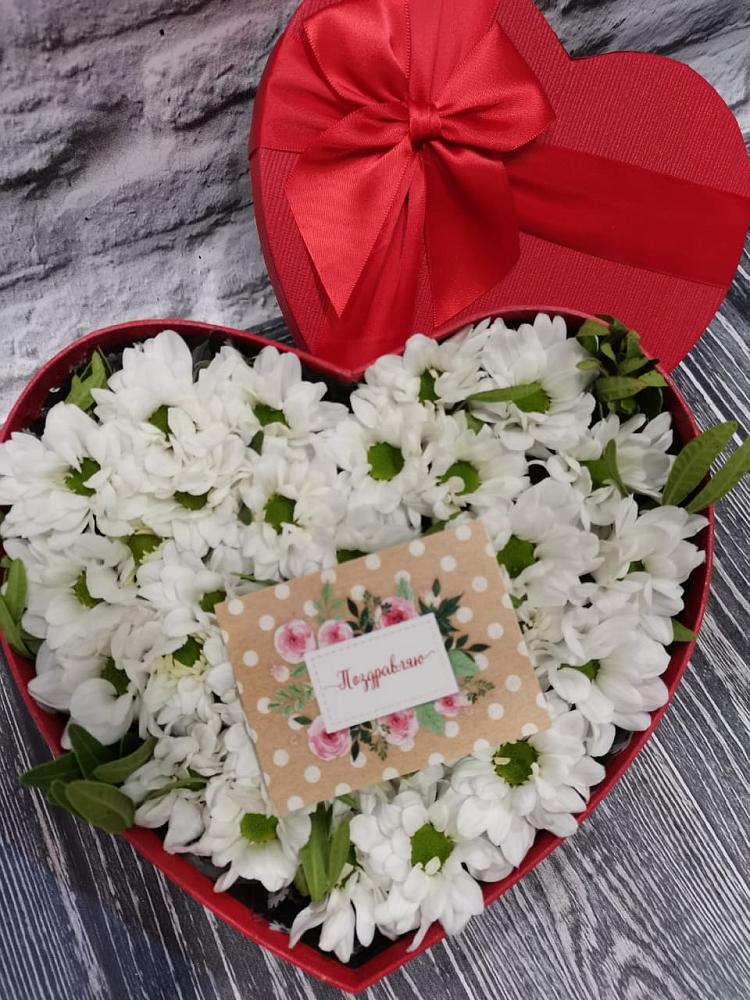 Цветочная композиция из Хризантемы в виде сердца в Тайшете