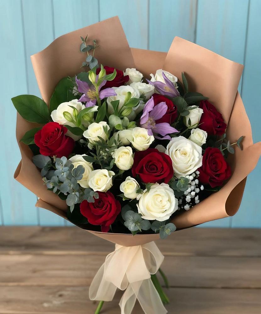 Букет цветов из: Розы и Альстромерии в Тайшете