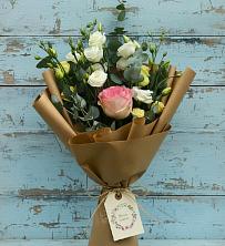 Букет цветов из:  Розы и Лизиантусы в Тайшете
