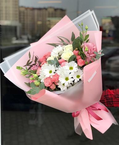 Букет цветов из: Розы, Лизиантусы и Хризантемы в Тайшете