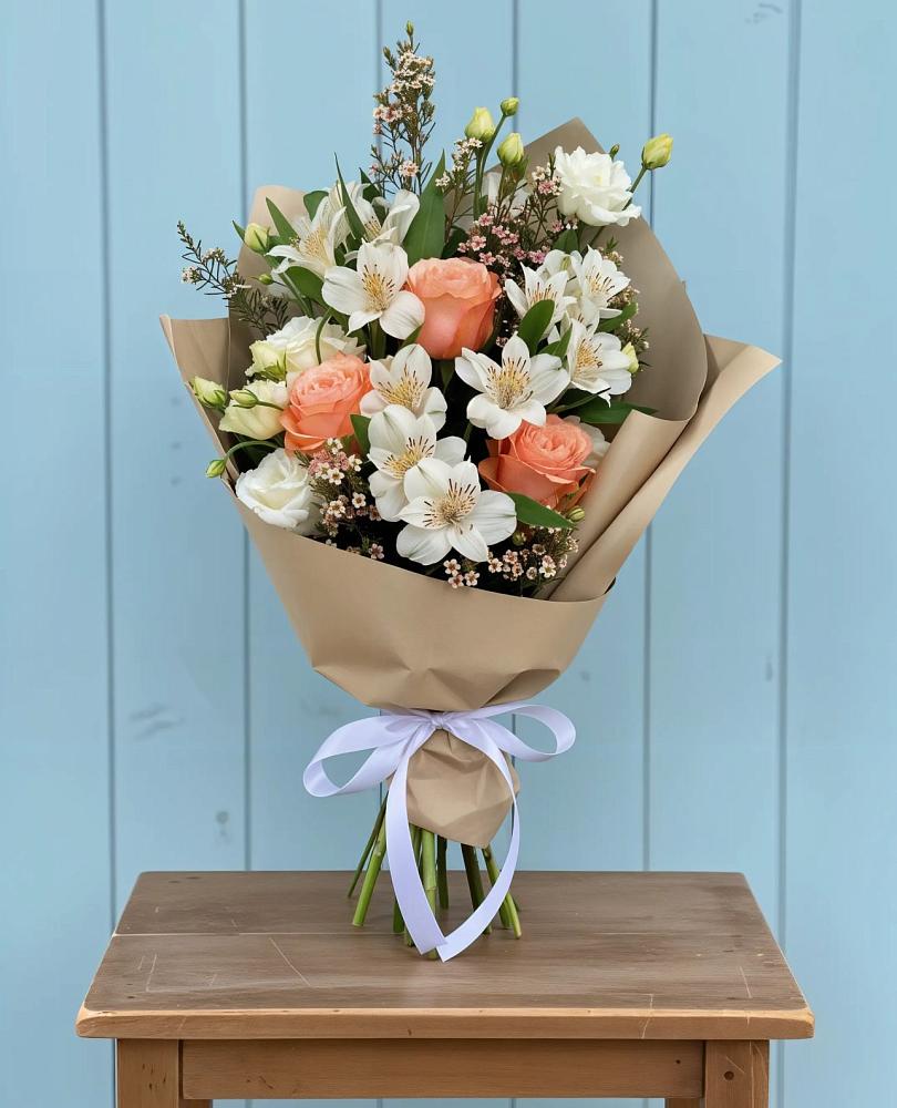 Букет цветов из: Альстромерии, Лизиантусы, Розы и Хризантемы в Тайшете