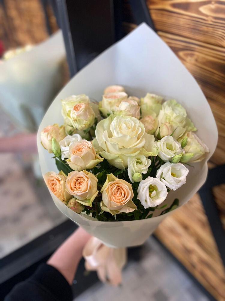 Букет цветов из: Розы и Лизиантусы в Тайшете